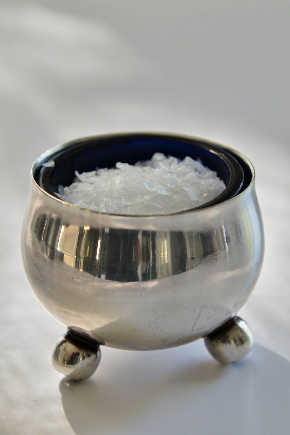 Round Potjie With Cobalt Glass