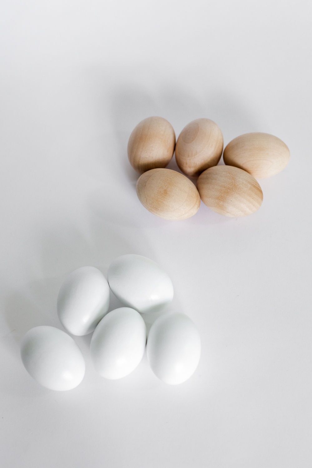 White or Natural Wooden Chicken Eggs