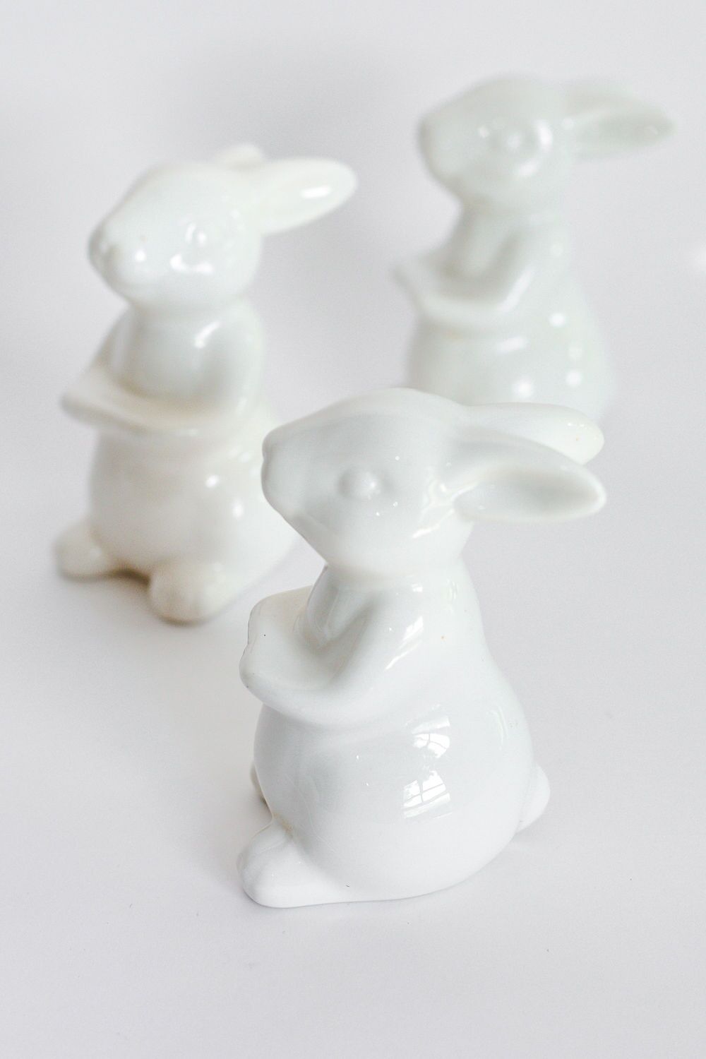 Plate Holding Bunny - Image 3