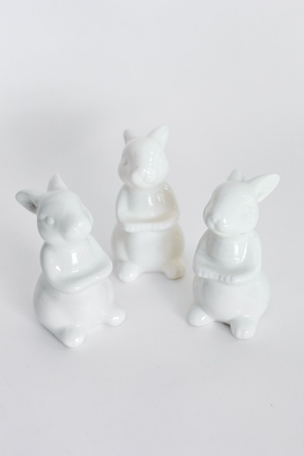 Plate Holding Bunny - Image 2