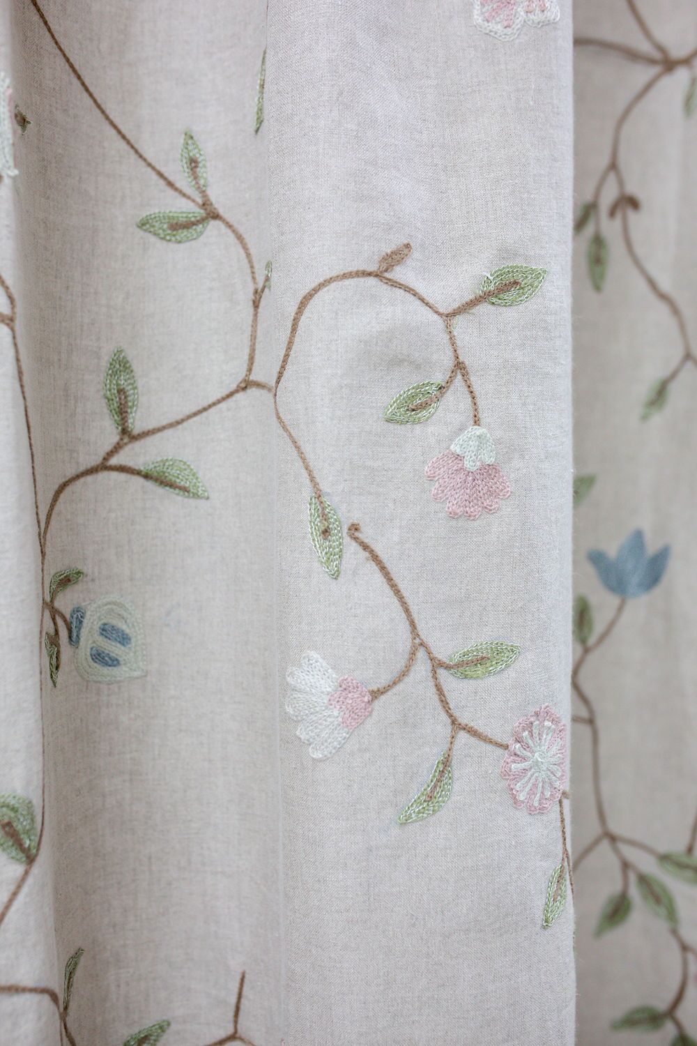 Chain-Stitch Embroidered Thick Linen Curtain - Image 4